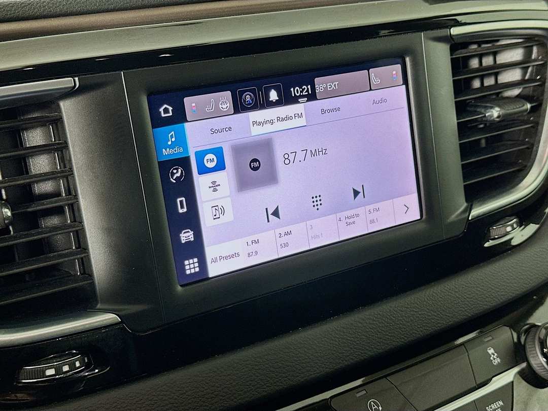 2023 Chrysler Voyager LX - Image 15