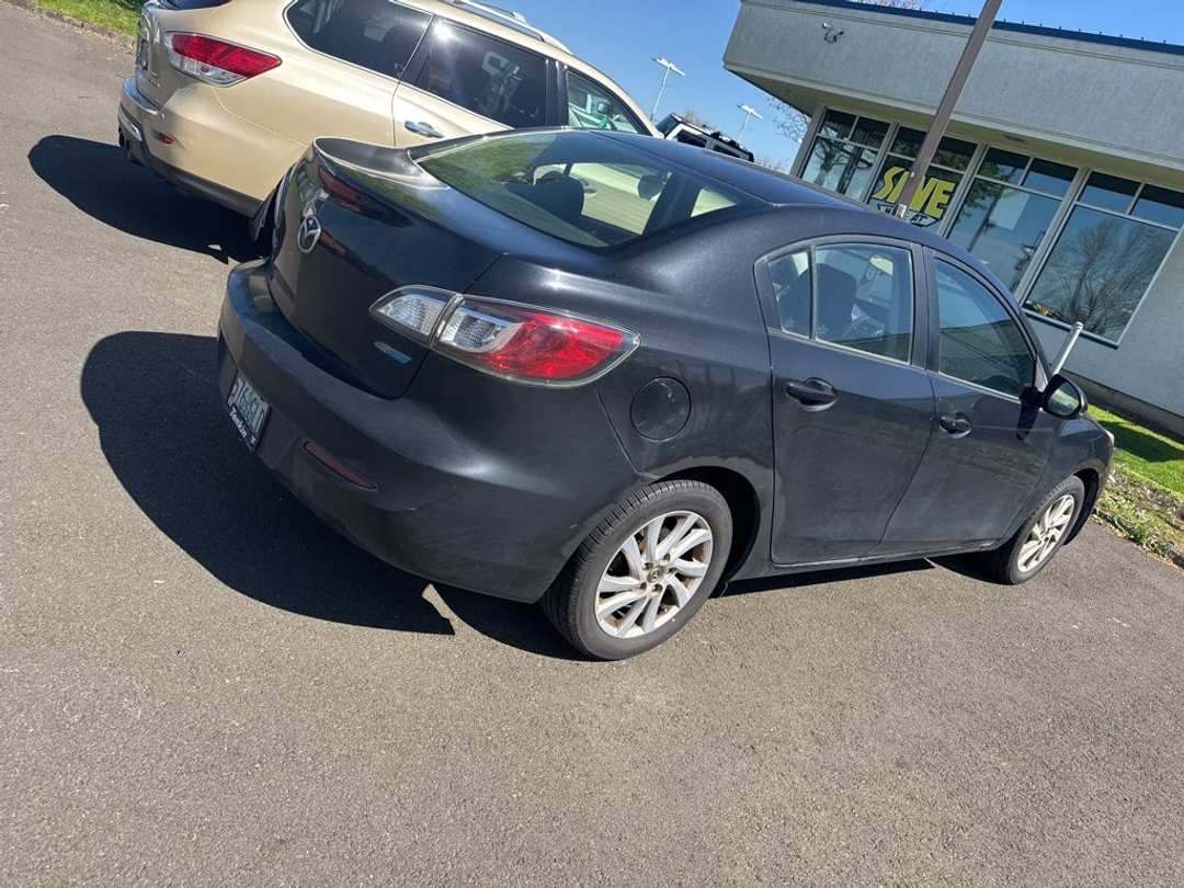 2013 MAZDA Mazda3 i Grand Touring - Image 2