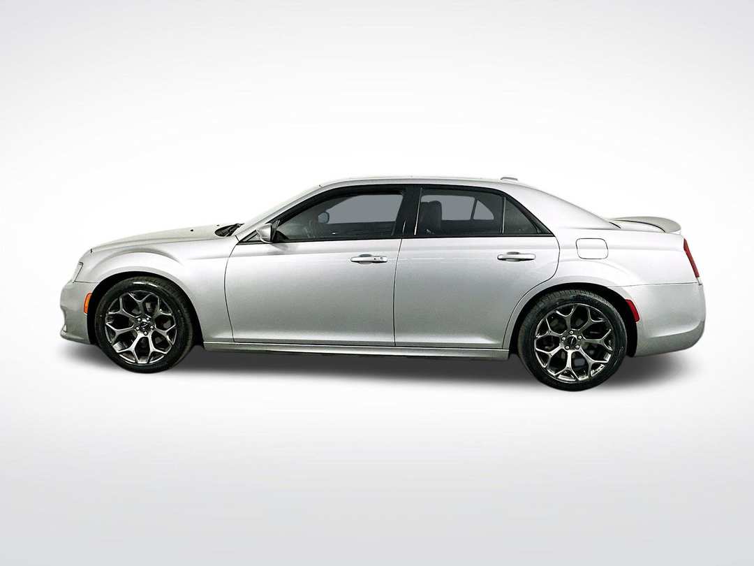 2017 Chrysler 300 S - Image 5