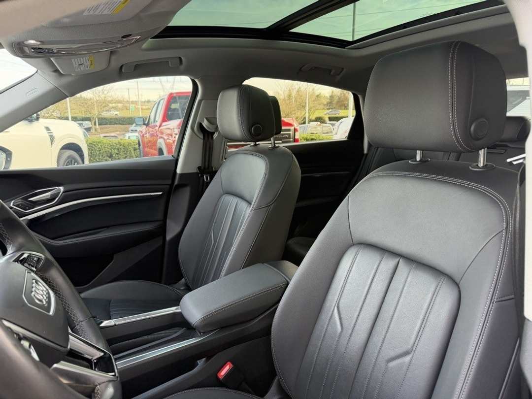 2022 Audi E-Tron sportback S line Premium - Image 16