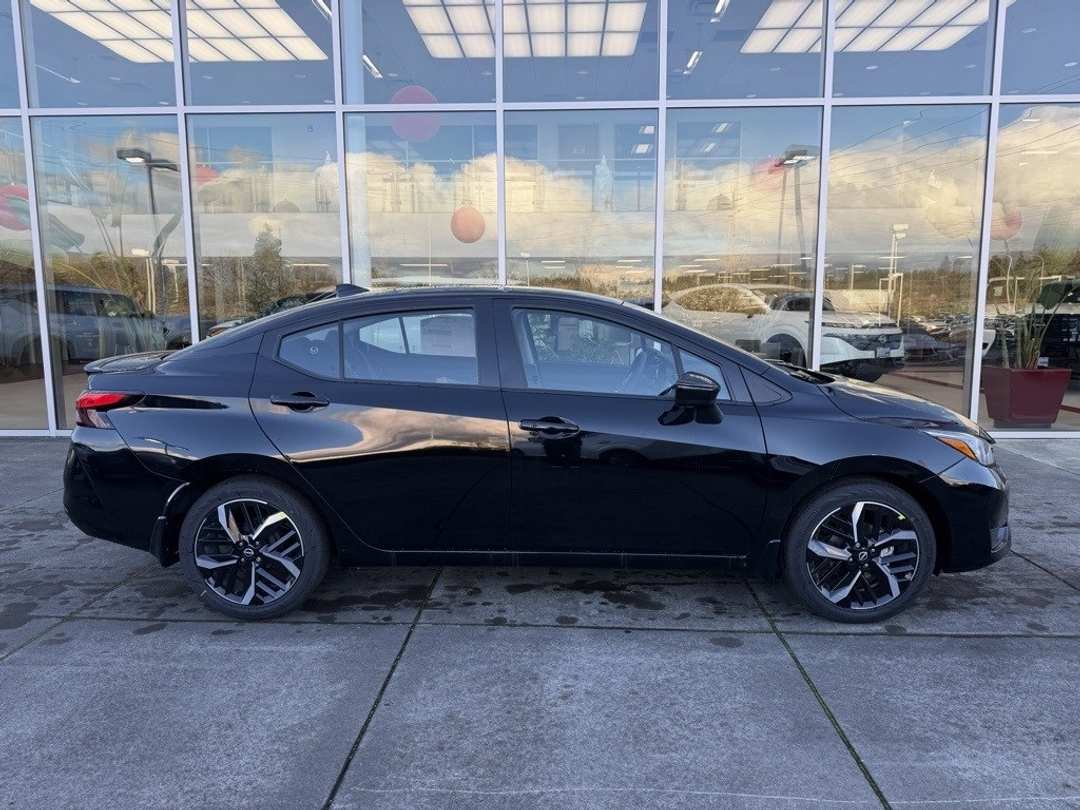 2025 Nissan Versa 1.6 SR - Image 9