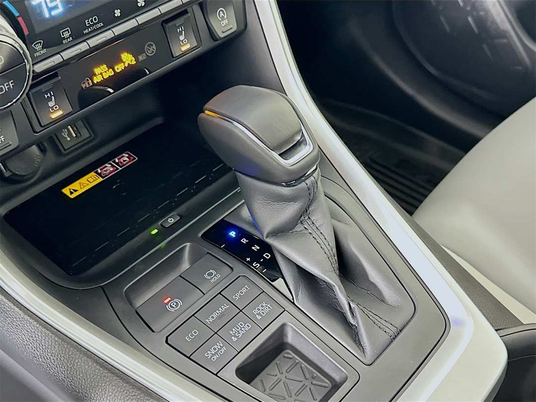 2025 Toyota Rav4 XLE Premium - Image 17