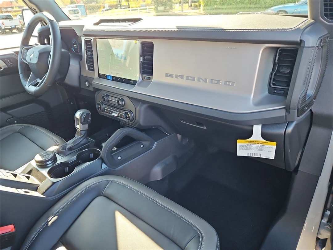 2025 Ford Bronco Outer Banks - Image 33