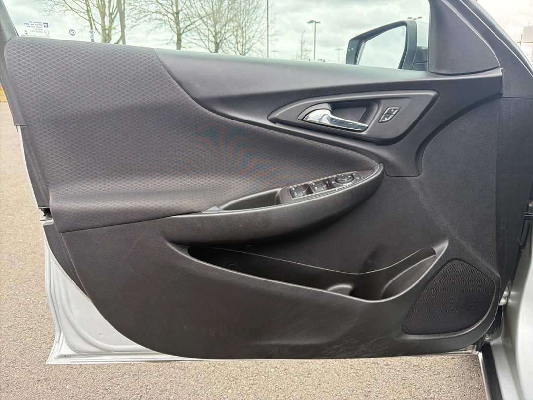 2019 Chevrolet Malibu LT - Image 10