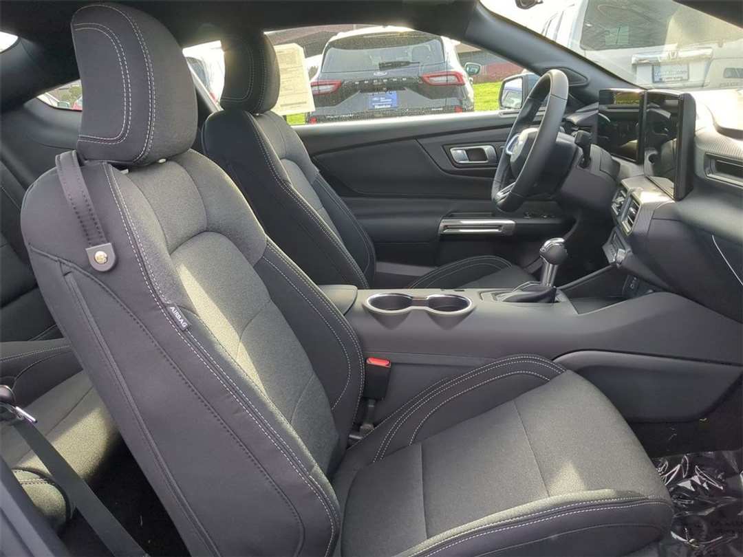 2026 Ford Mustang EcoBoost - Image 28