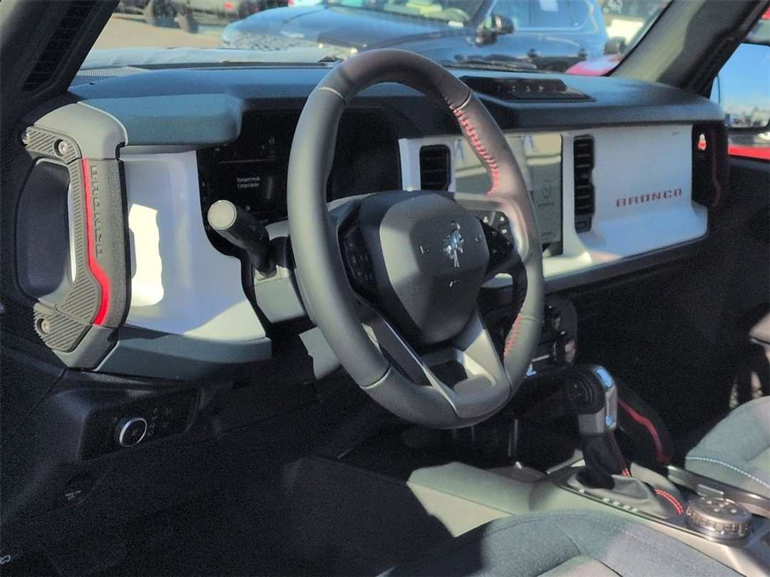 2025 Ford Bronco Heritage Edition - Image 11