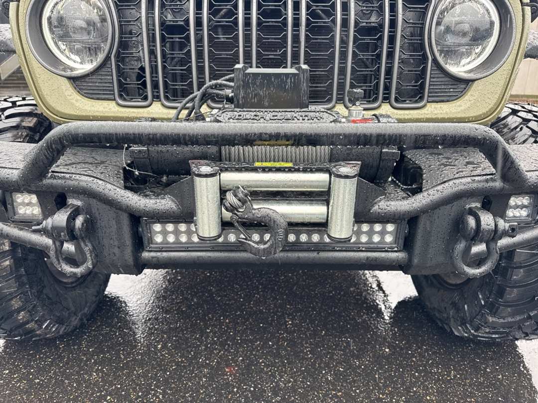 2025 Jeep Wrangler Rubicon - Image 12