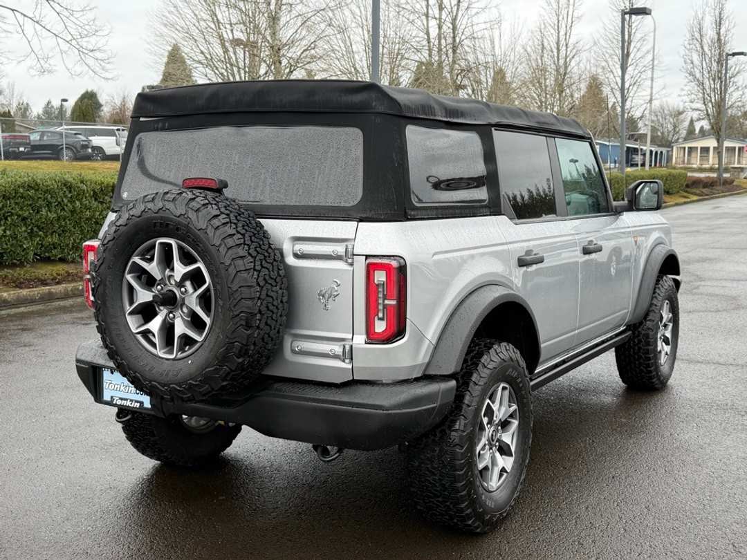 2022 Ford Bronco Badlands - Image 9