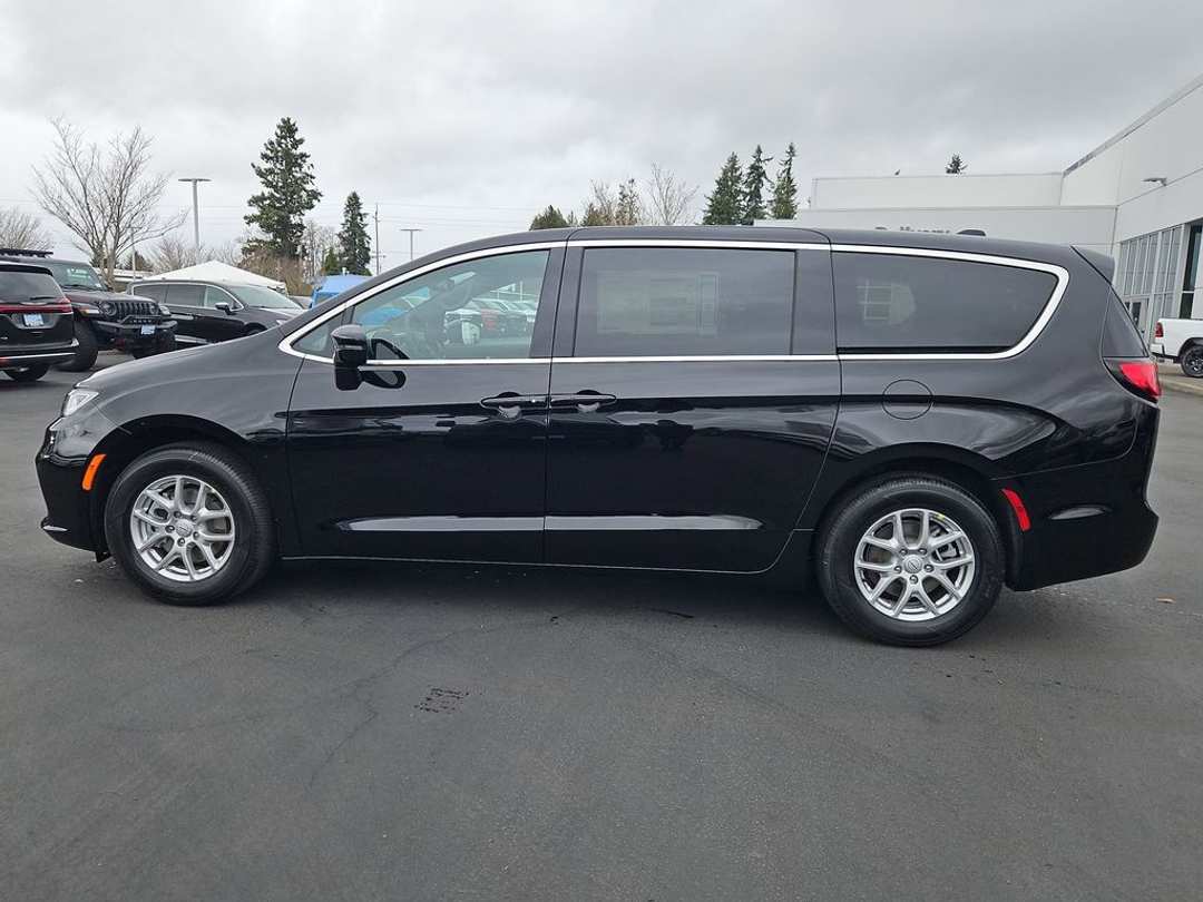 2026 Chrysler Pacifica Select - Image 3