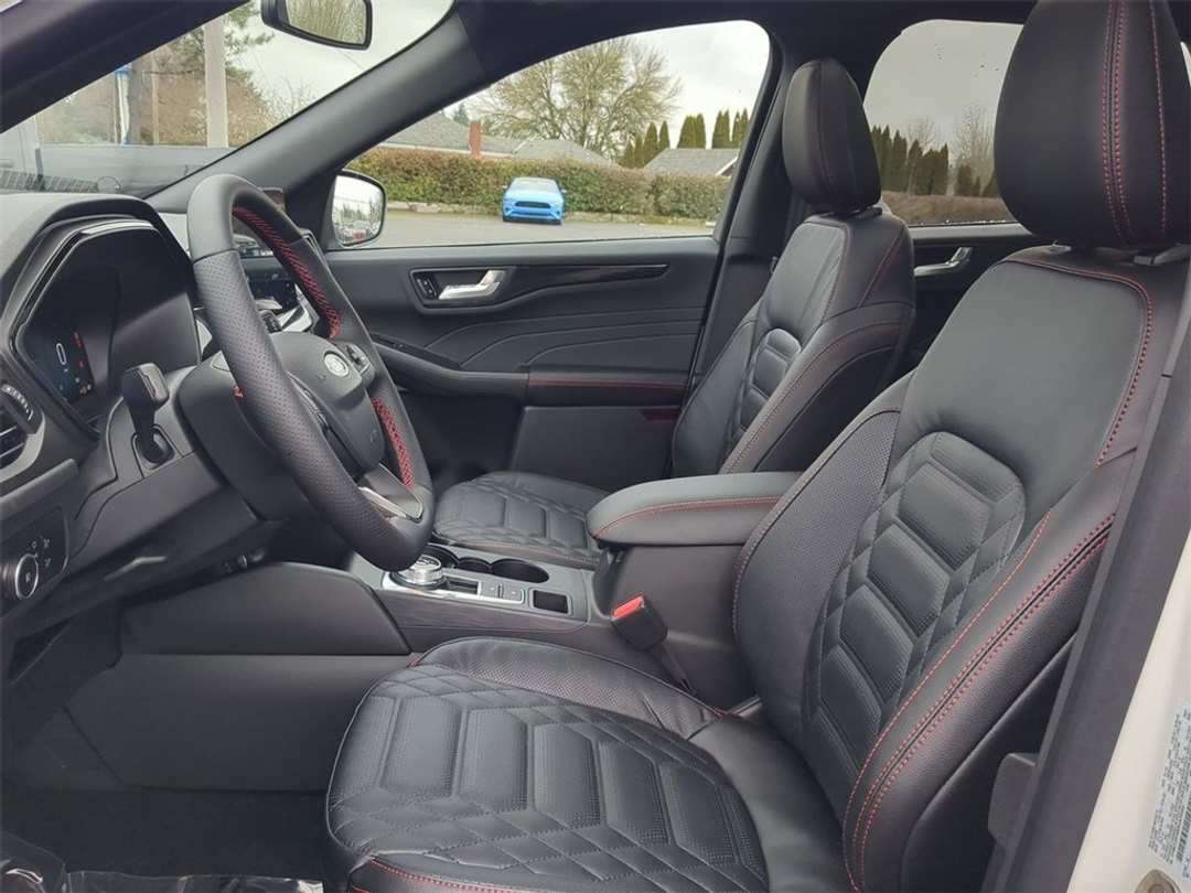 2024 Ford Escape STLine Elite - Image 13