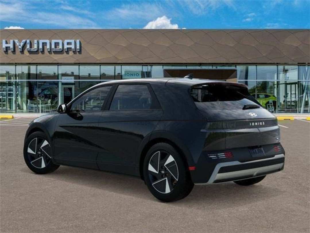2026 Hyundai Ioniq 5 SE - Image 5