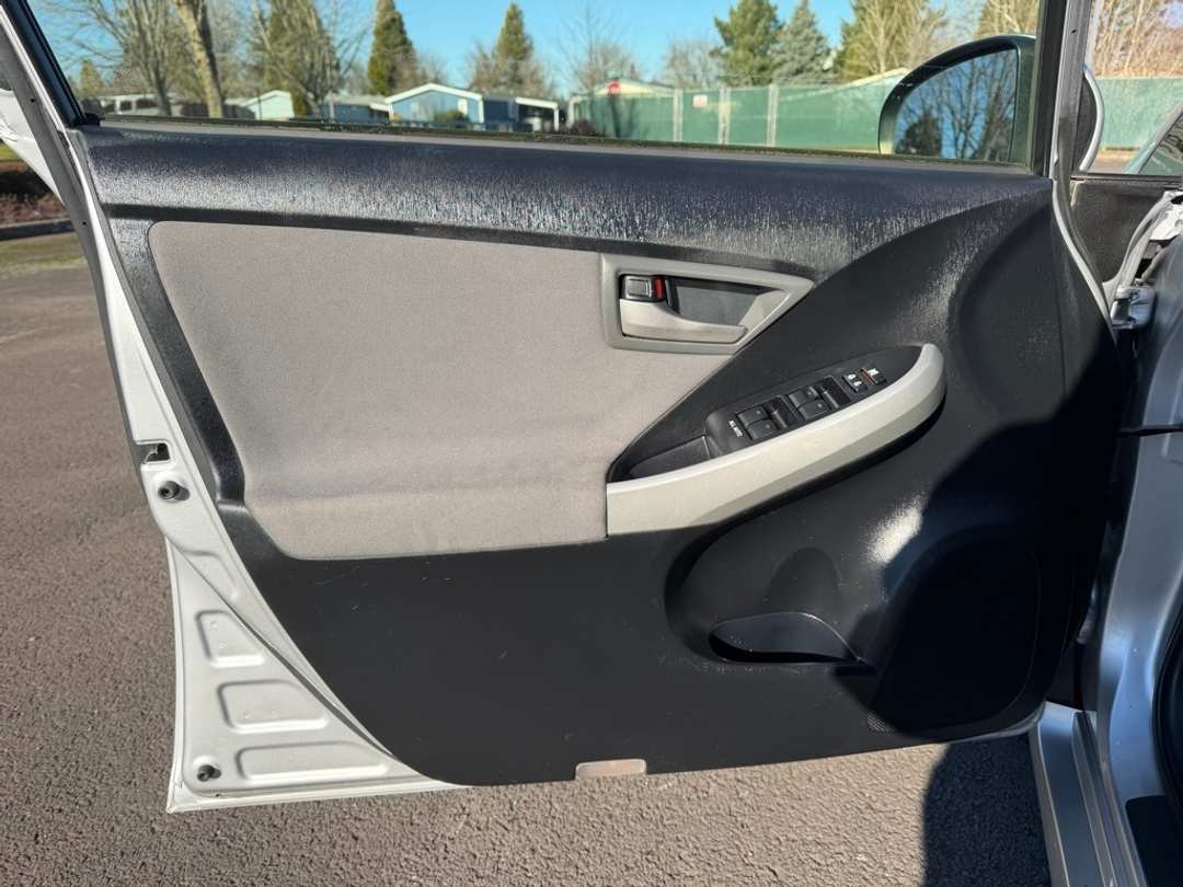 2015 Toyota Prius Two - Image 11