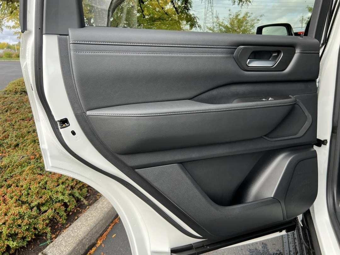 2026 Nissan Armada SV - Image 25