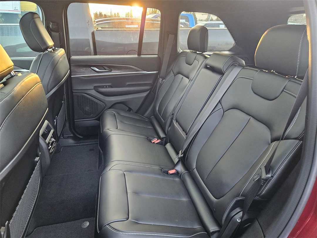 2025 Jeep Grand Cherokee Limited - Image 30