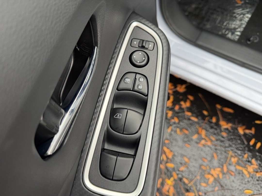 2025 Nissan Versa 1.6 SR - Image 12