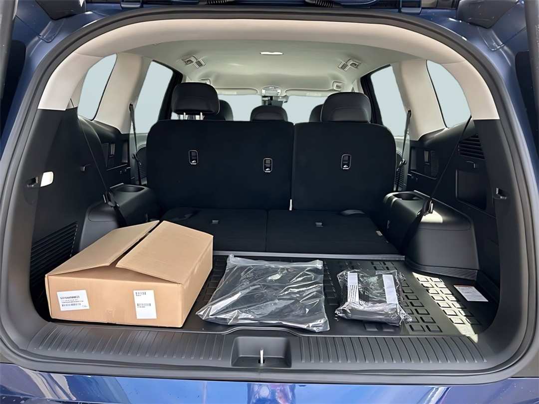 2026 Hyundai Ioniq 9 SEL - Image 26