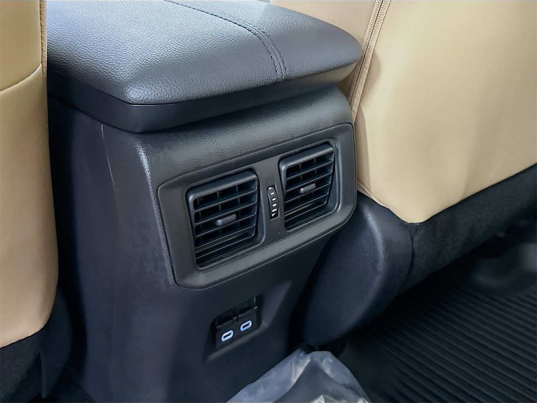 2025 Toyota Rav4 XLE Premium - Image 27