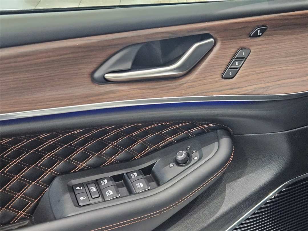 2025 Jeep Grand Cherokee Summit - Image 11