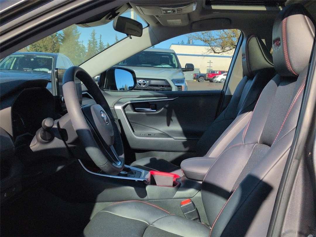 2024 Toyota Rav4 TRD Off Road - Image 13