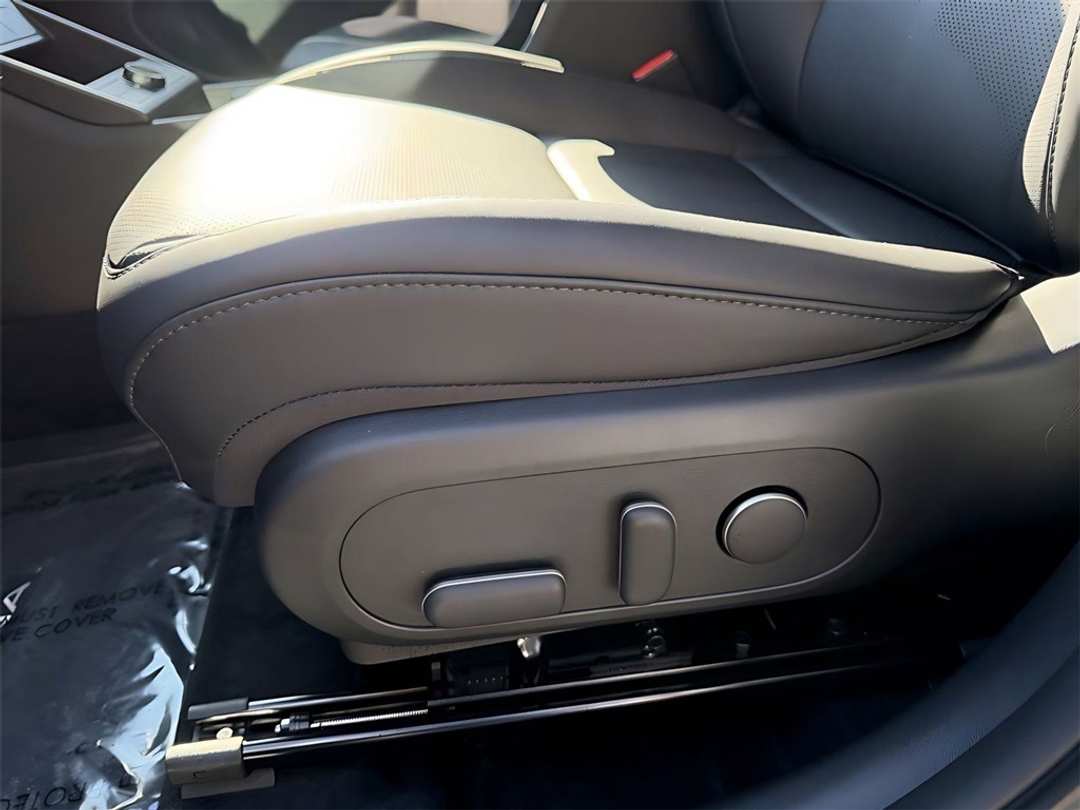 2026 Hyundai Kona SEL Premium - Image 13