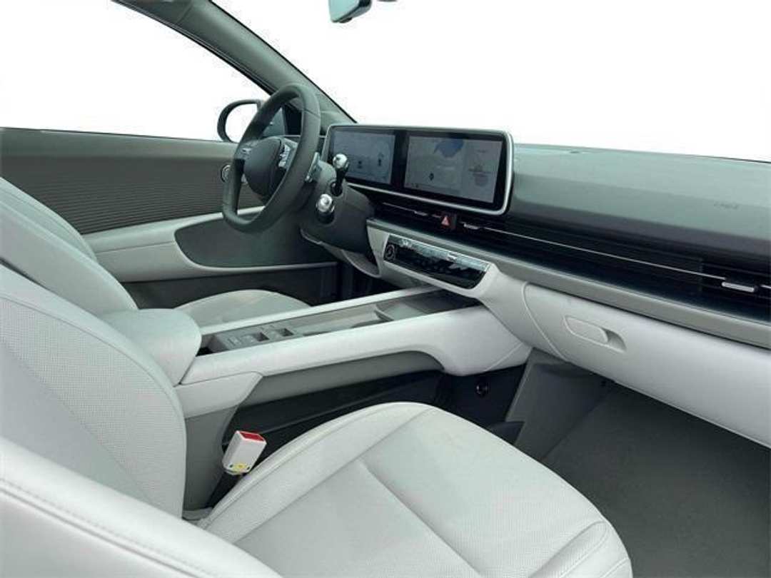 2025 Hyundai Ioniq 6 SEL - Image 15