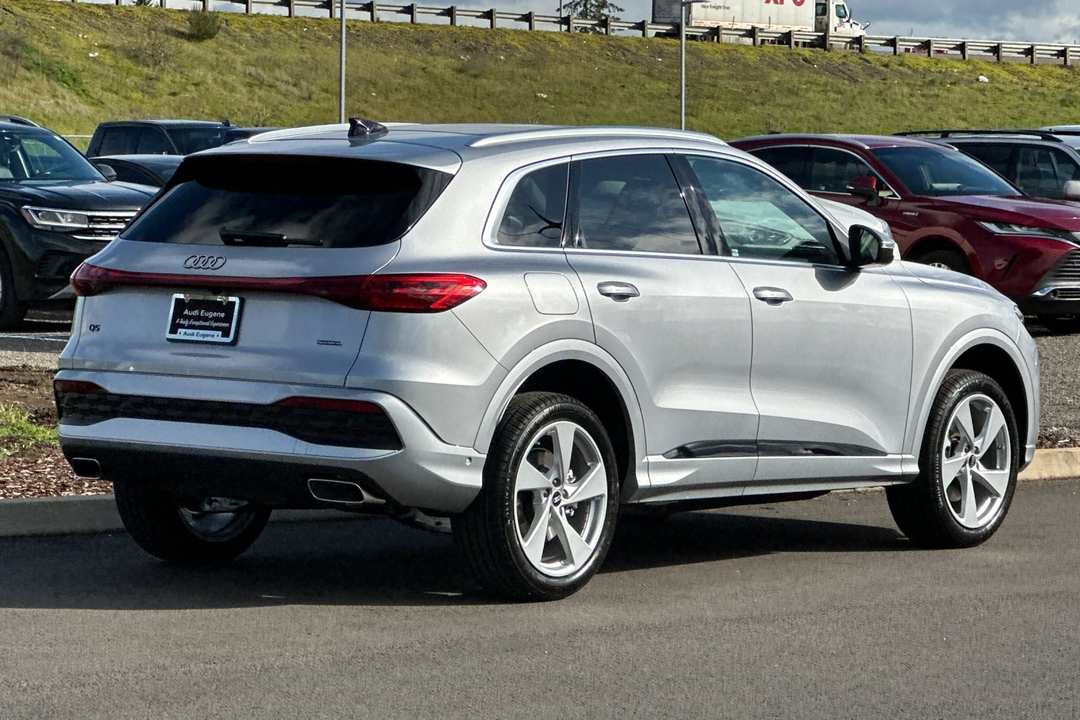 2025 Audi Q5 2.0T Premium Plus - Image 3