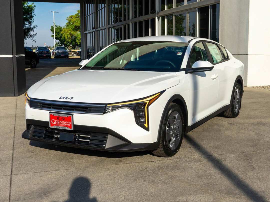 2025 Kia K4 LX - Image 3