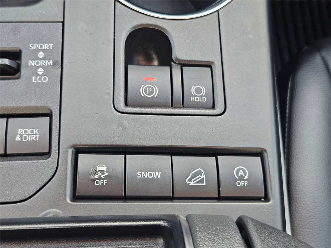 2020 Toyota Highlander XLE - Image 25