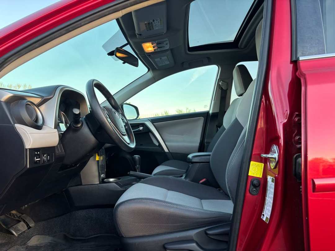 2015 Toyota Rav4 XLE - Image 3