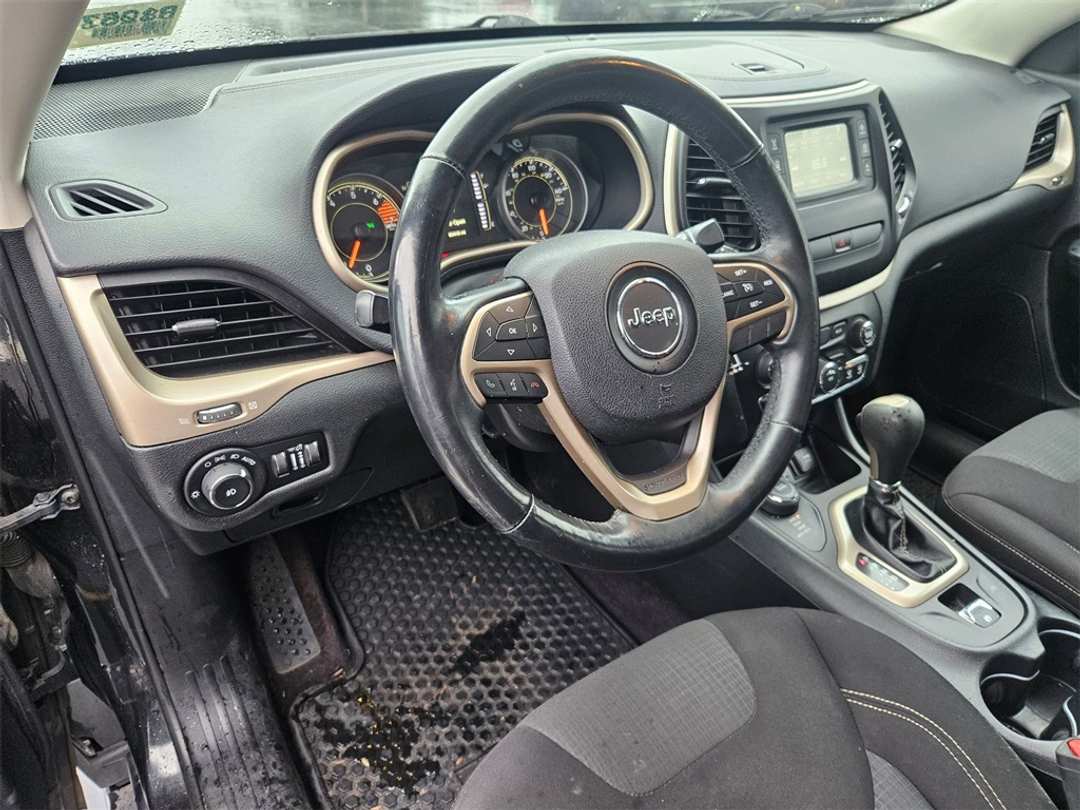 2016 Jeep Cherokee Latitude - Image 13