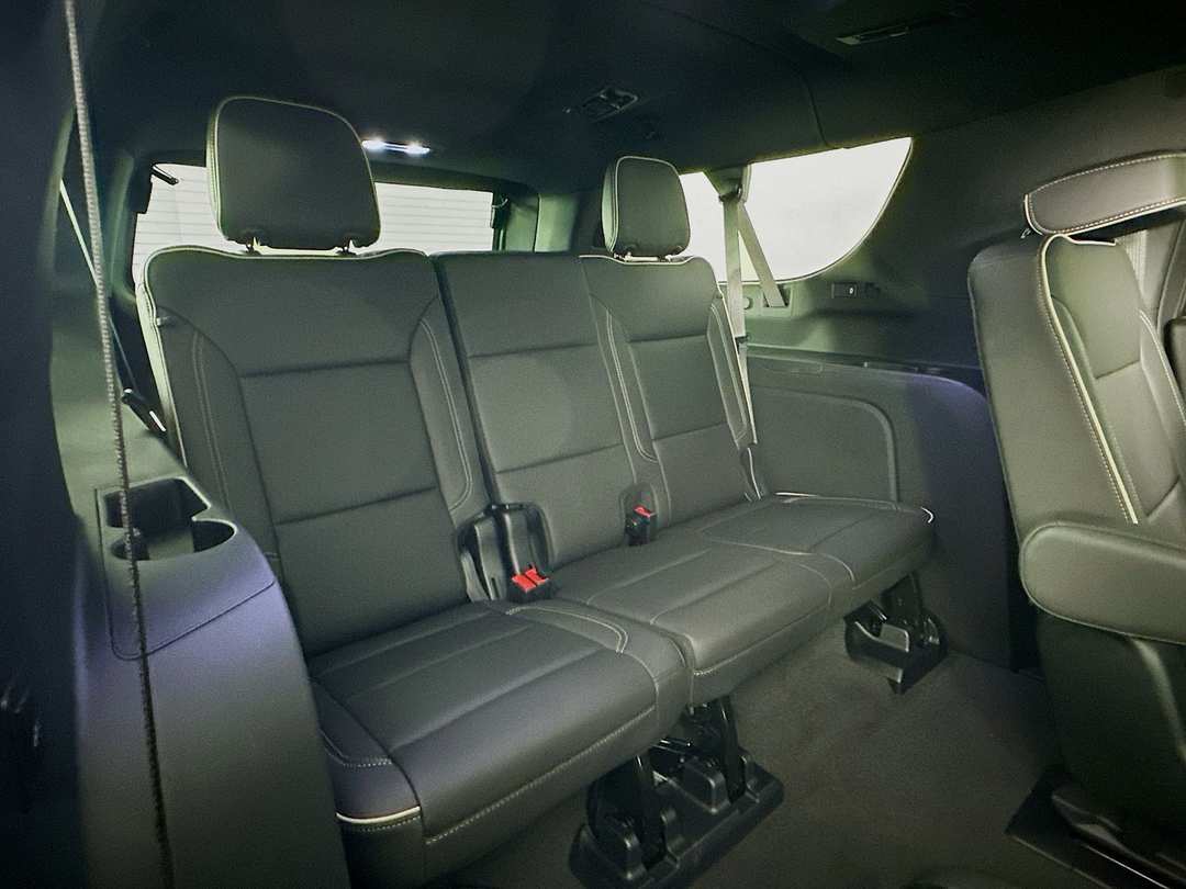2025 Chevrolet Suburban Premier - Image 29