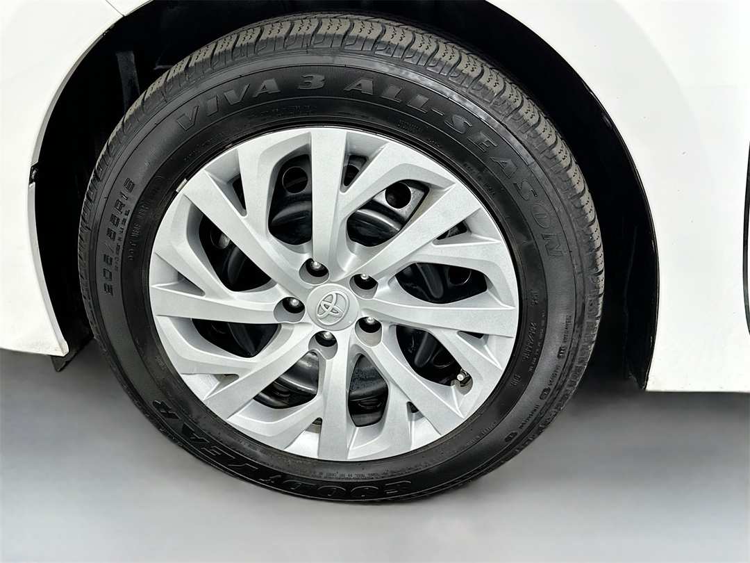 2019 Toyota Corolla LE - Image 28
