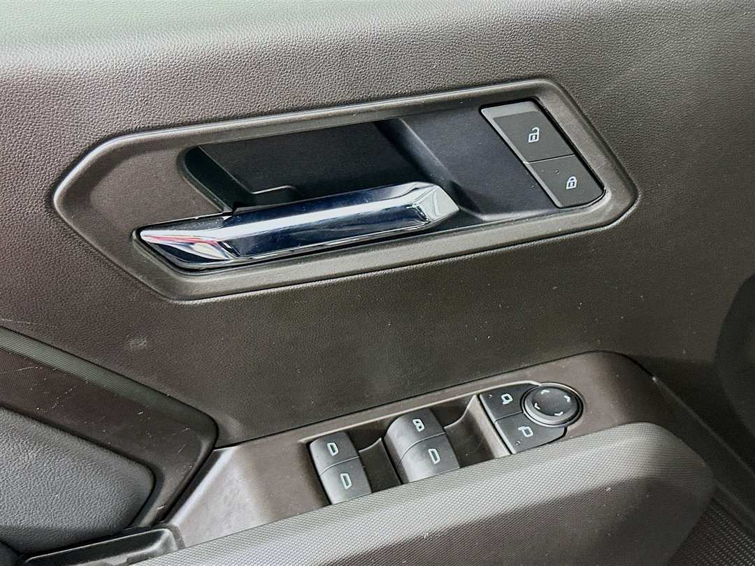 2025 Chevrolet Colorado LT - Image 19