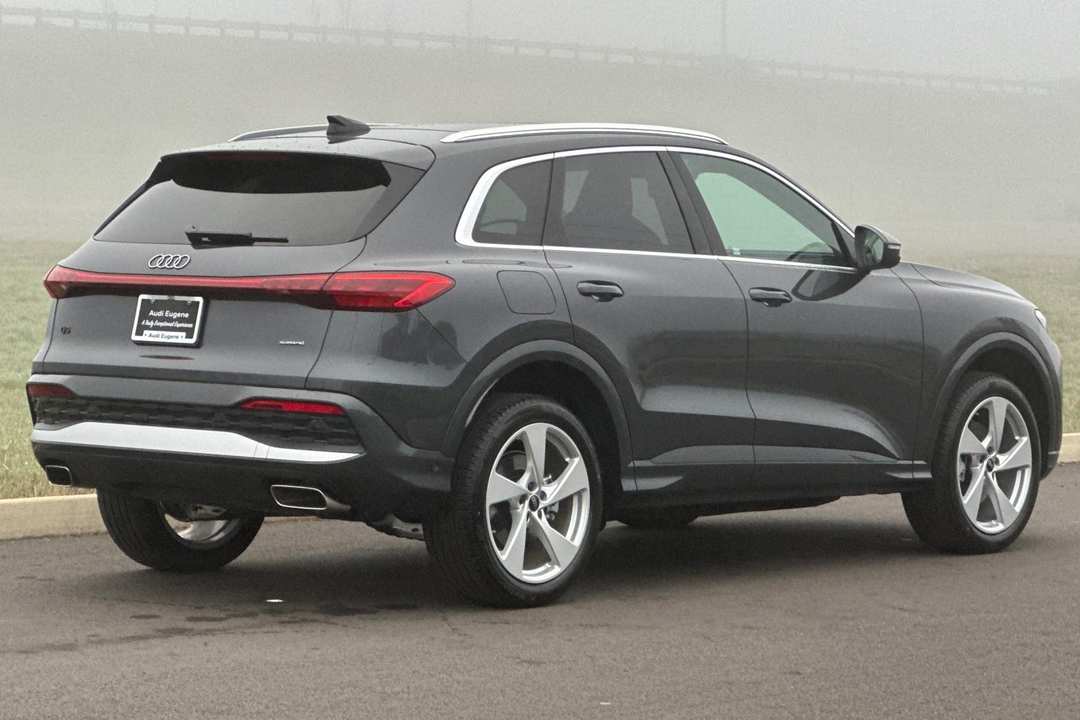 2025 Audi Q5 2.0T Premium Plus - Image 3
