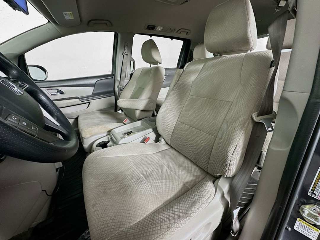 2017 Honda Odyssey SE - Image 19