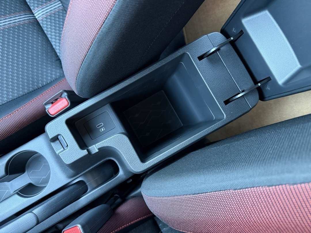 2025 Nissan Versa 1.6 SR - Image 24