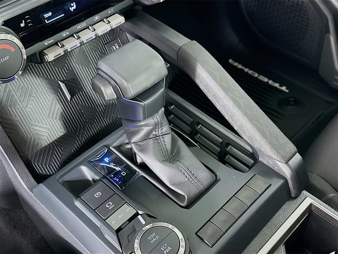 2025 Toyota Tacoma SR5 - Image 17