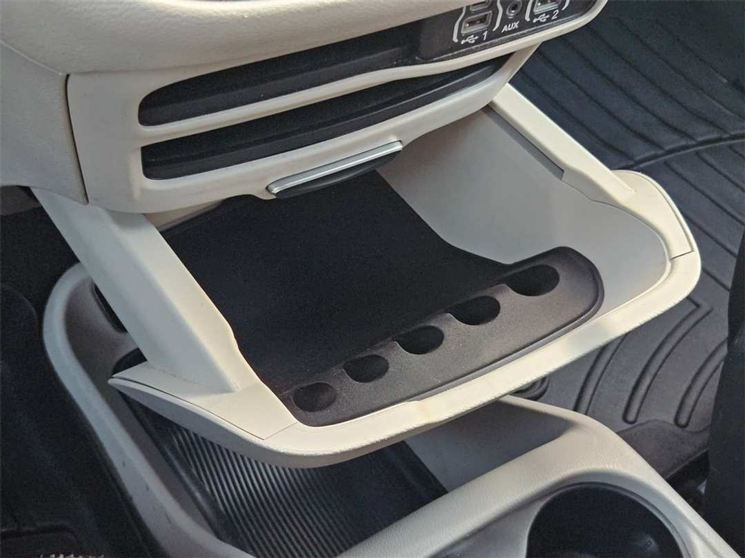 2021 Chrysler Voyager L - Image 25