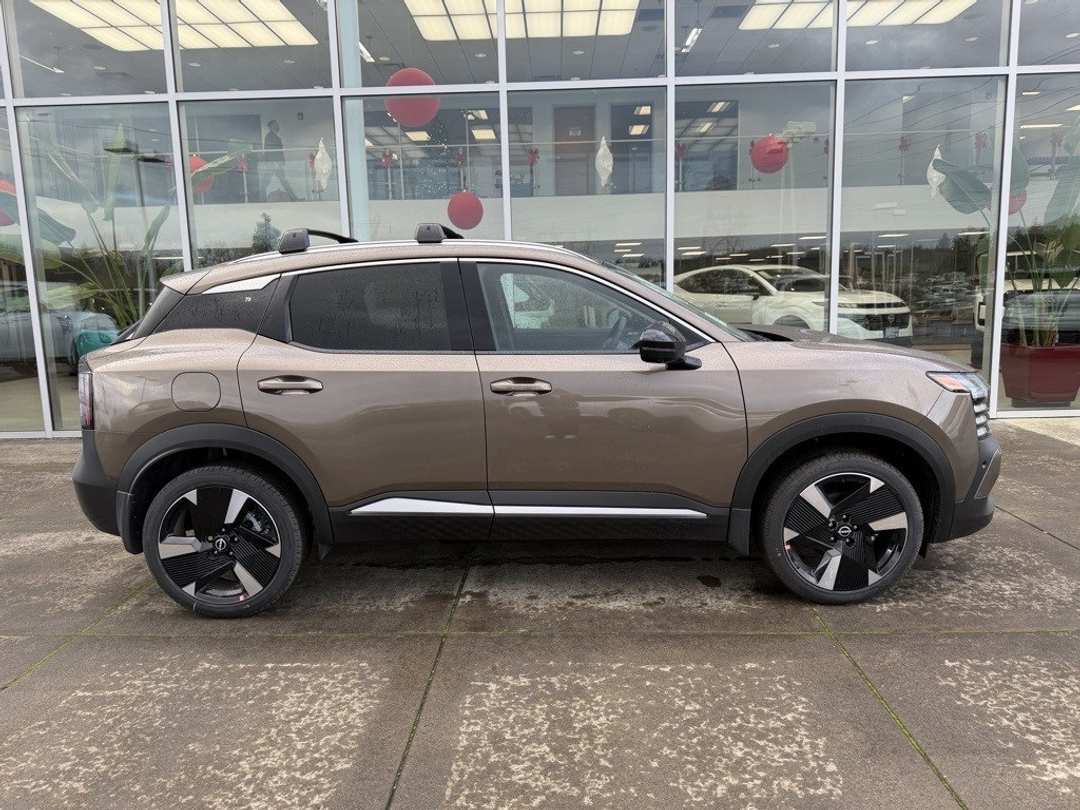 2026 Nissan Kicks SR - Image 8