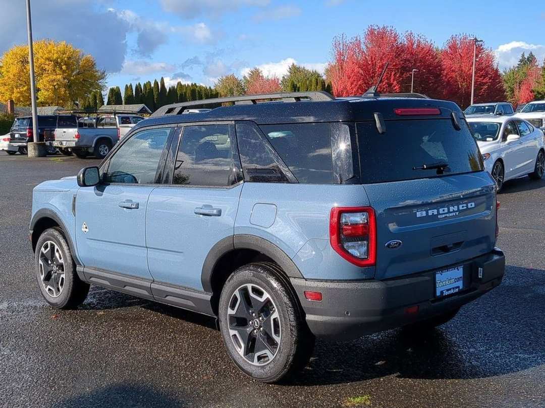2024 Ford Bronco Sport Outer Banks - Image 3