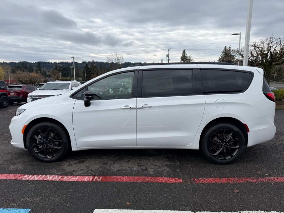 2026 Chrysler Pacifica Select - Image 5