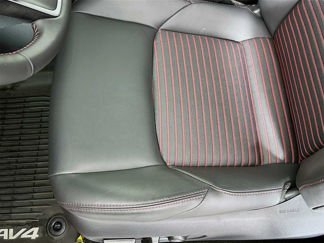 2025 Toyota Rav4 XSE - Image 20