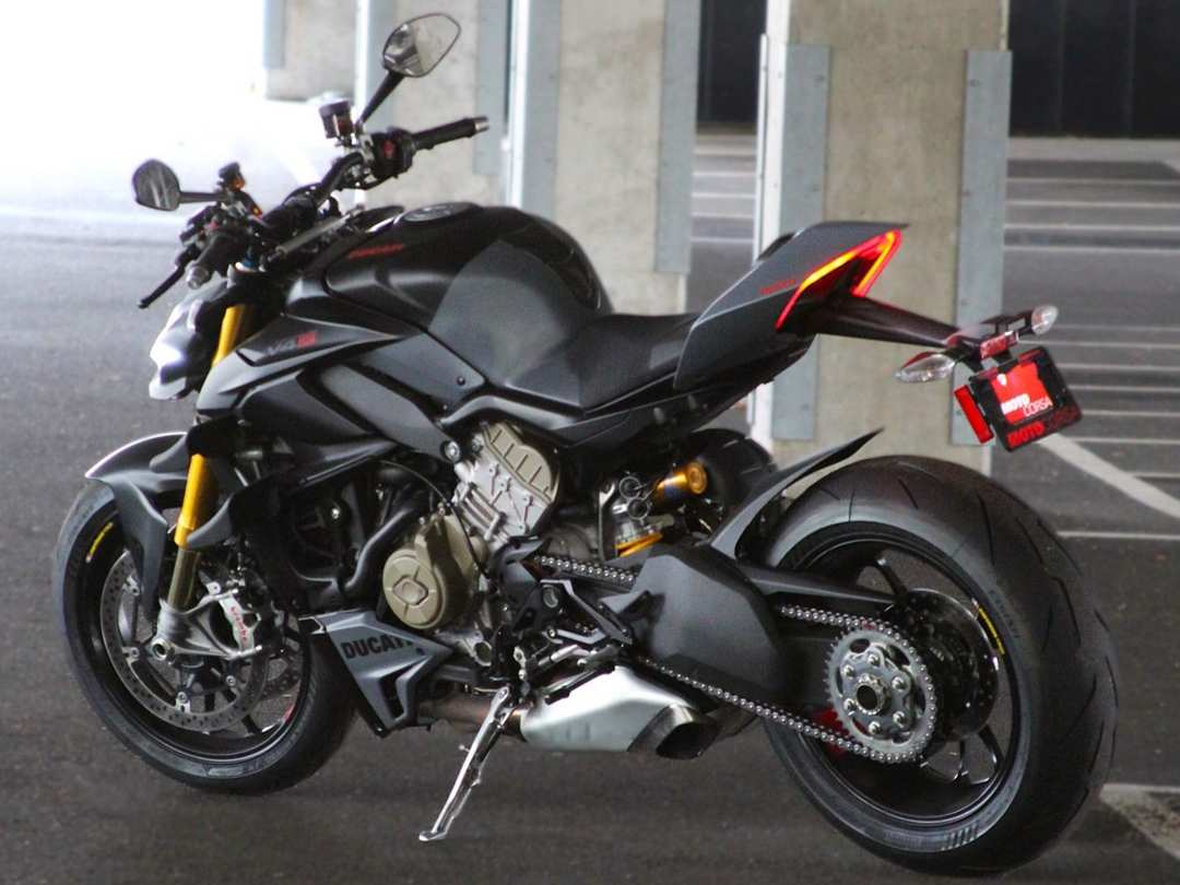 2024 Ducati Streetfighter V4 S - Image 2