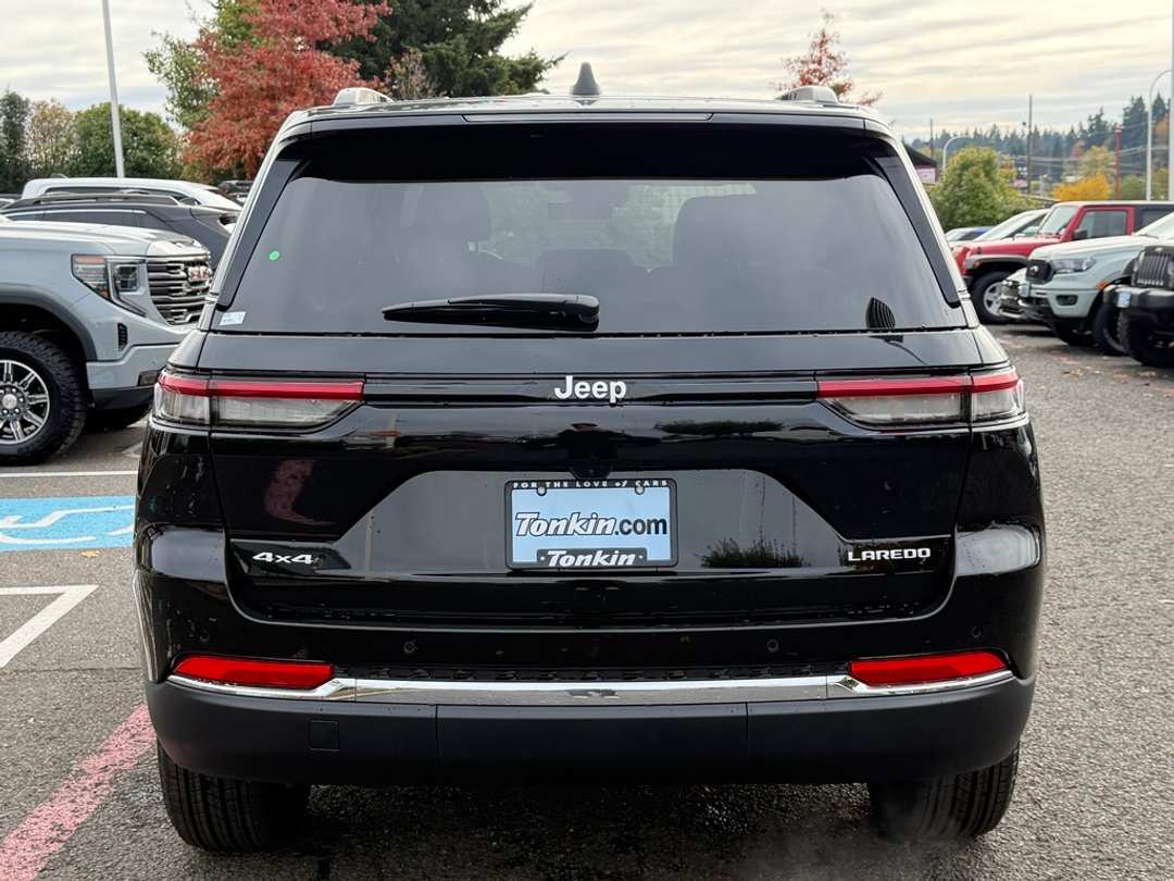 2025 Jeep Grand Cherokee Laredo X - Image 6