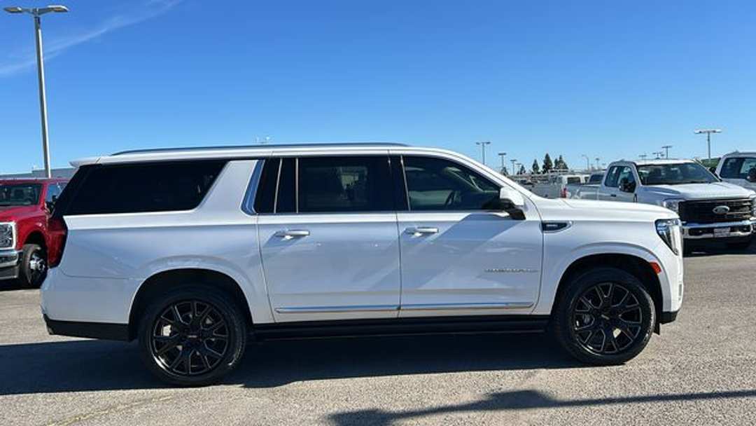 2022 GMC Yukon Xl Denali - Image 2