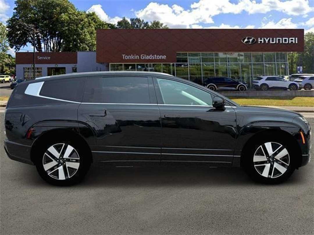 2026 Hyundai Ioniq 9 SEL - Image 9