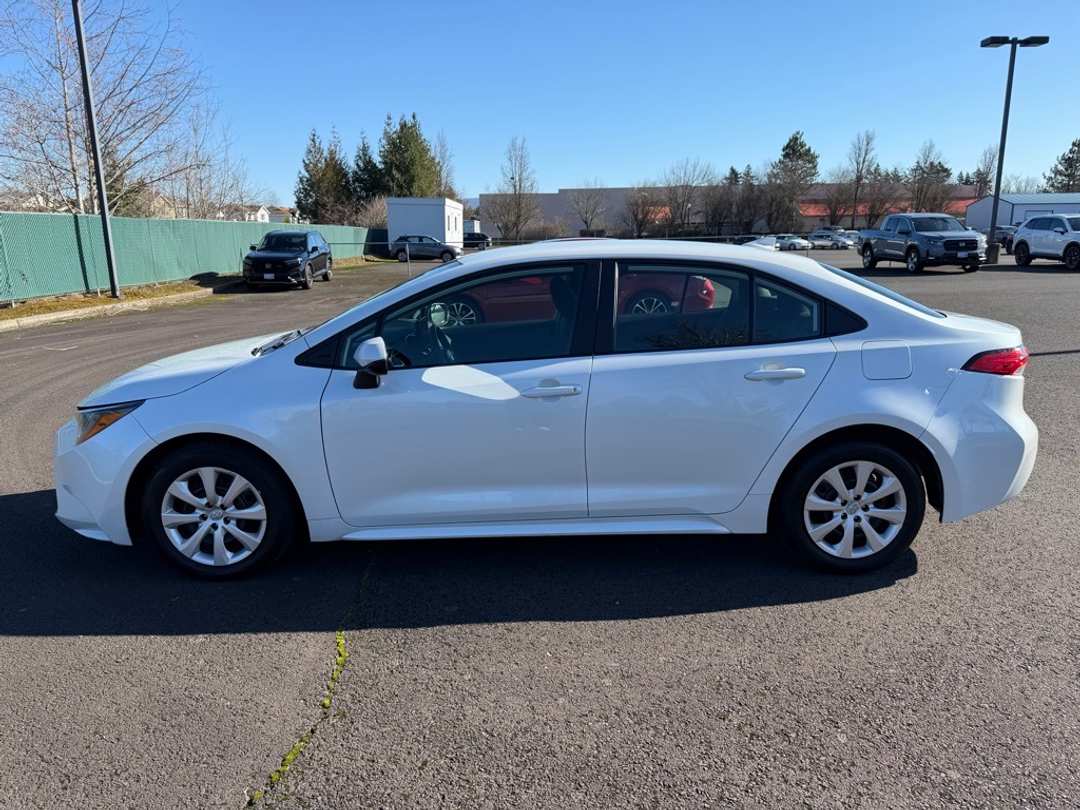 2024 Toyota Corolla LE - Image 5