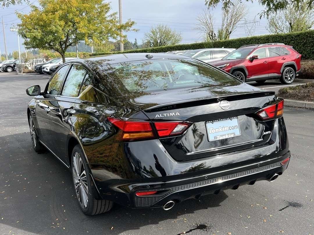 2025 Nissan Altima 2.5 SL - Image 4