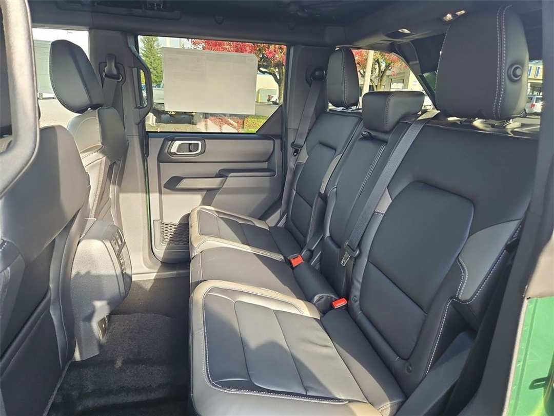 2025 Ford Bronco Outer Banks - Image 26