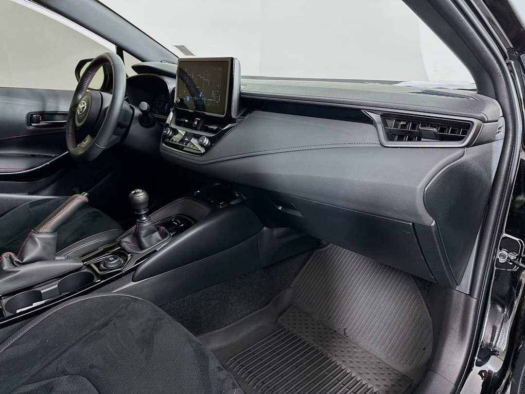 2025 Toyota Gr Corolla Premium - Image 30